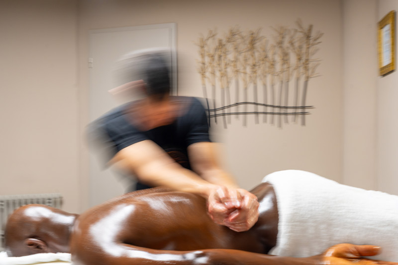 Shijir -Massage des Rückens