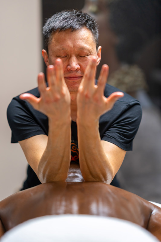Shijir -Massage des Rücken